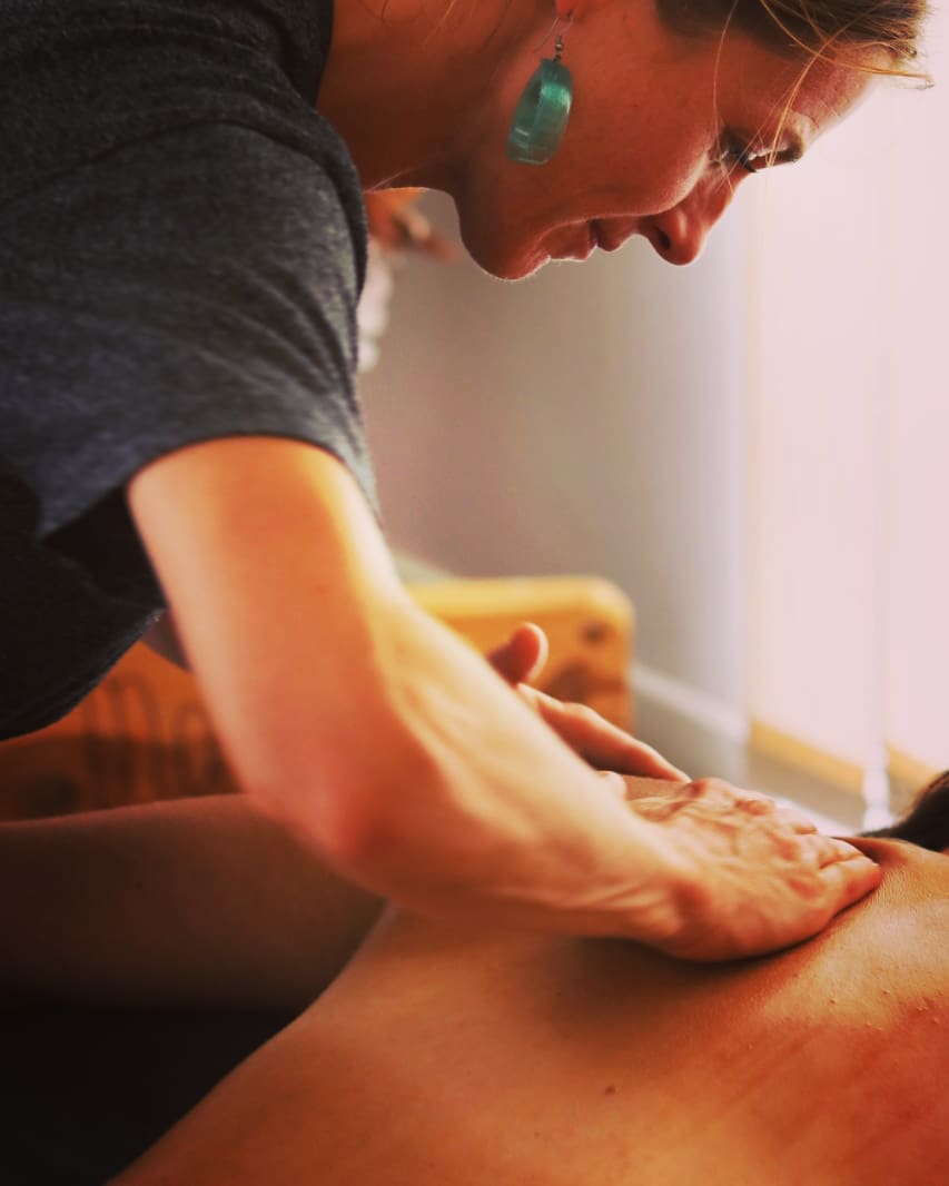 Kelly working on a client’s back